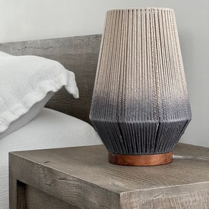 Maritime Tischlampe // Gewebte Lampe // Küstenlampe // Seil gewebte Metallrahmenlampe // Nachtlichtlampe // Schlafzimmer // Makrameelampen //