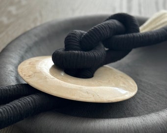 Decorative Accents// Table Collar// Decor Table// Marble and Fiber// Modern Art//