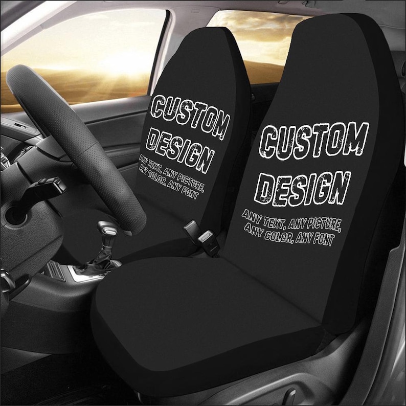 Puede incluir: Dos fundas de asiento de coche negras con texto blanco que dice "CUSTOM DESIGN" y "ANY TEXT, ANY PICTURE, ANY COLOR, ANY FONT".