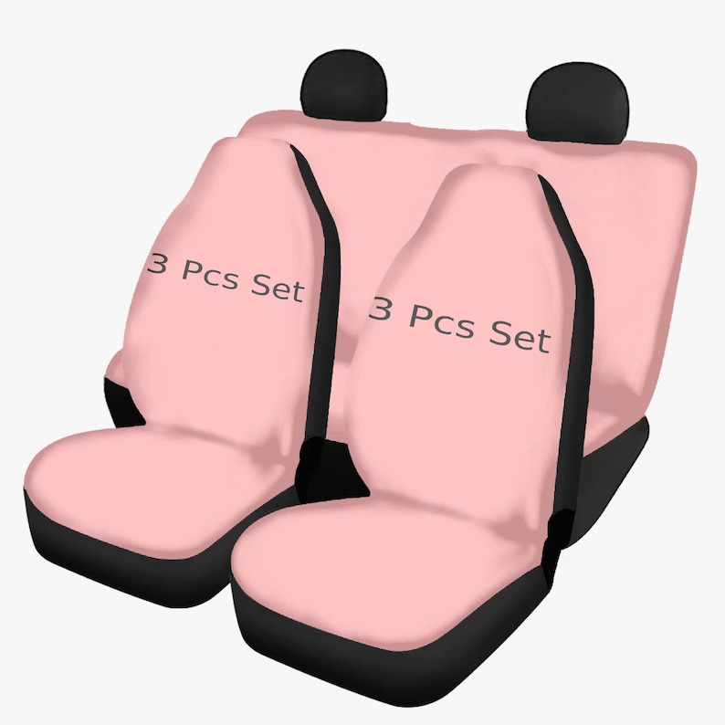 Puede incluir: Un juego de tres fundas para asientos de coche de color rosa con ribetes negros. Las fundas tienen el texto "3 Pcs Set" impreso en ellas.