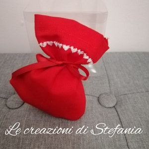 12 sacchettini porta confetti per laurea con applicazione di cuori ricamati