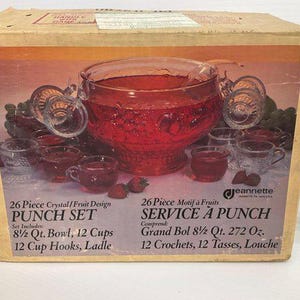 Jeannette Glaskristall 26 Stück Fruit Design Bowle-Set, Service für Zwölf, Bowle mit Fuß, geprägtes Frucht-Design, 8 1/2 Quart, 1990er Jahre