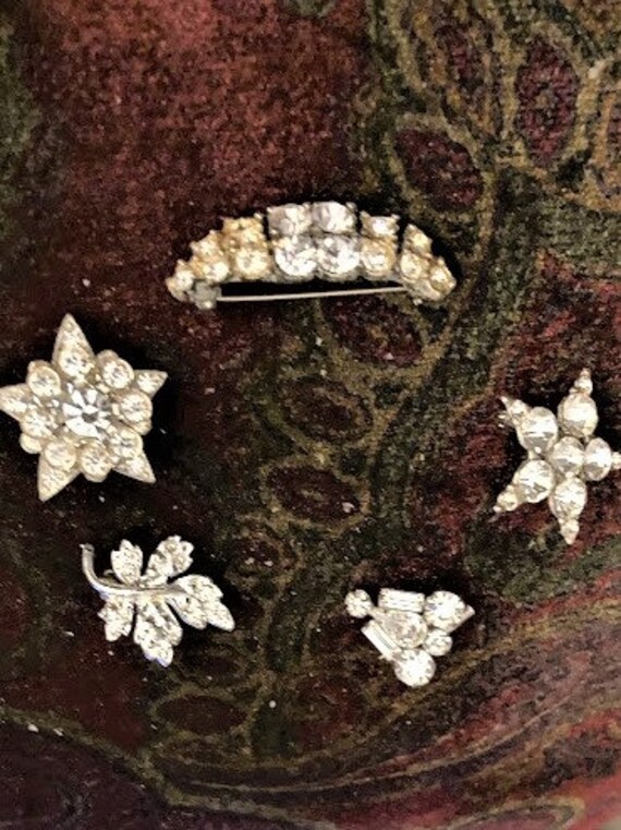 Costume Jewelry Assortment of 5 Vintage Plated Rhine… Gem