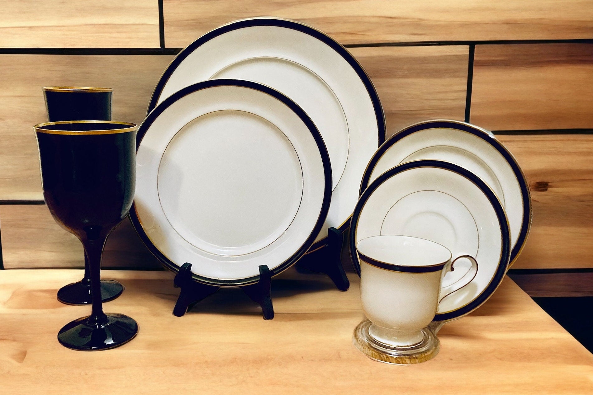 Fynn Black and White Dinnerware Set