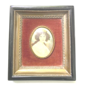 Cameo Creations Victorian Ornate Wood Framed Wall Hanging Cameo Artwork “Hubak Lady”  8&quot;x7&quot;  Made in USA 1950&#39;s, Wall Decor, Victorian Style