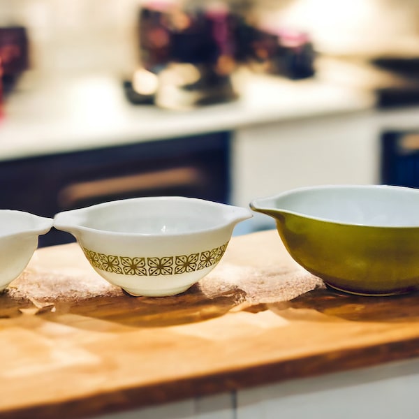 Set of 3 Vintage Pyrex Cinderella Mixing Bowls