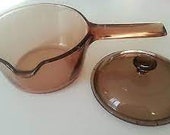 Corning Vision Visions 1 L. Amber Handled Lipped Saucepan with Lid