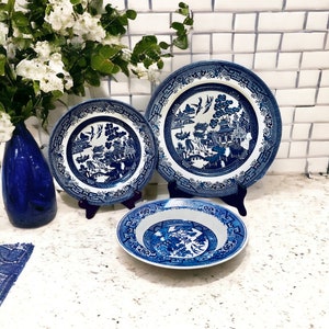 6 Piece Blue Willow Dinnerware Set, Minton Pattern, by Churchill,  Glazed  Earthenware, Dishwasher and Dishwasher Safe,  Made In England