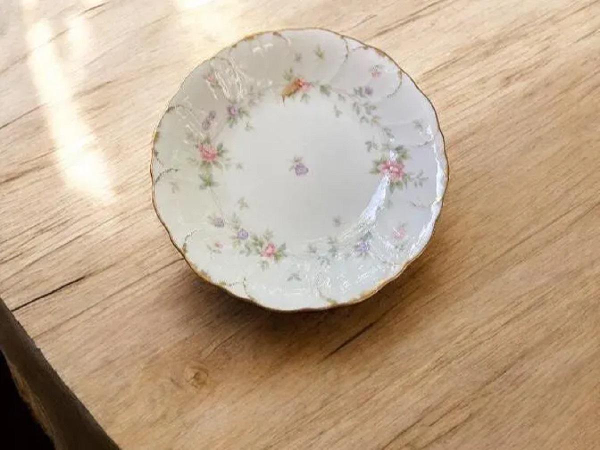 Mikasa "Endearment" Set of 2 Soup Bowls 7.75" Bone China and Gold Trim, Petite Pink and Purple Flower Pattern, Made in Indonesia, 2000s