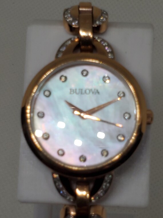 Bulova Crystal 98L207 Rose Gold Women display picture 2