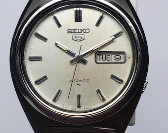 Seiko 5 Automatic Silver Tone Day Date Watch, 37mm, 1981, Working