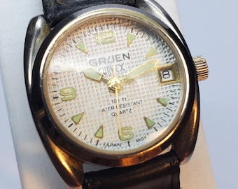 Grüne Curvex texturiertes Zifferblatt Datum Quarz Klassikuhr, 22 mm, 1980er Jahre, funktioniert