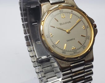 Relógio Bulova Quartz Social com mostrador cinza, 29 mm, década de 1990, funcionando.
