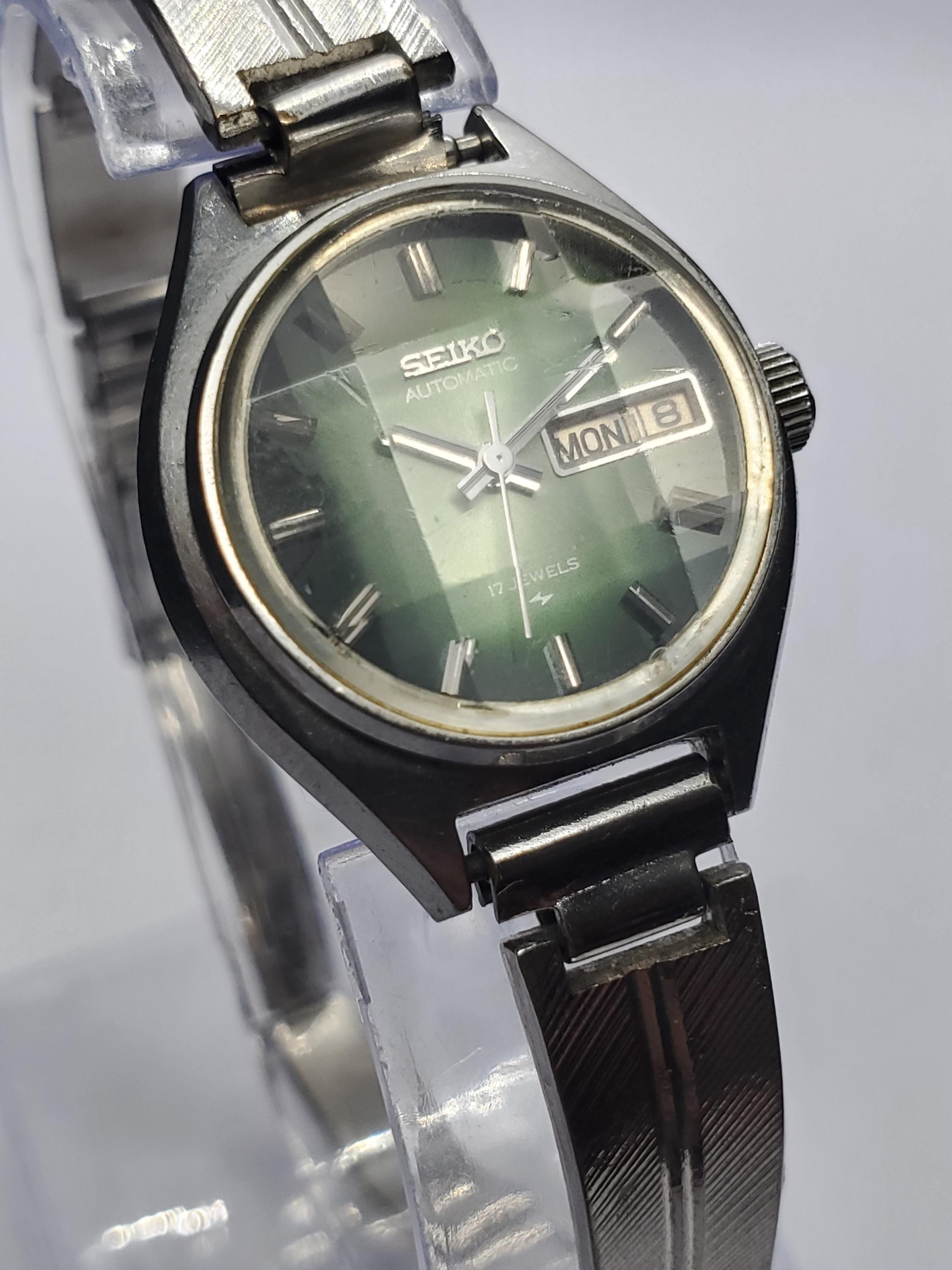 セイコー自動巻きエメラルドグリーン文字盤カットガラス腕時計、25mm 
