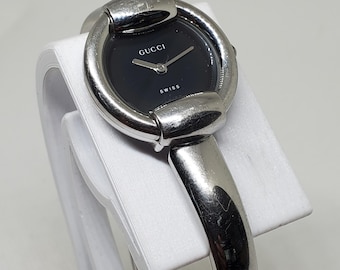 Vintage Gucci 1900L, Ladies Square Quartz Watch - Swiss Made  display picture 3
