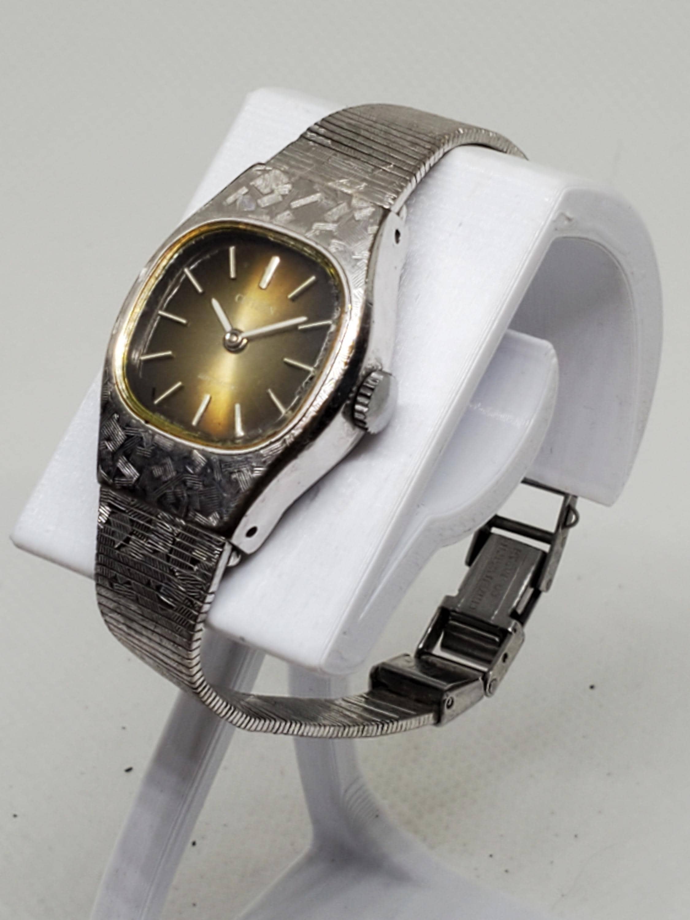 Vintage 1975 Citizen Automatic Womans Silver Watch W/daydate & Gold accents Citizen Automatic Watch Women 30mm Silver Dial Silver Tone  main image 3