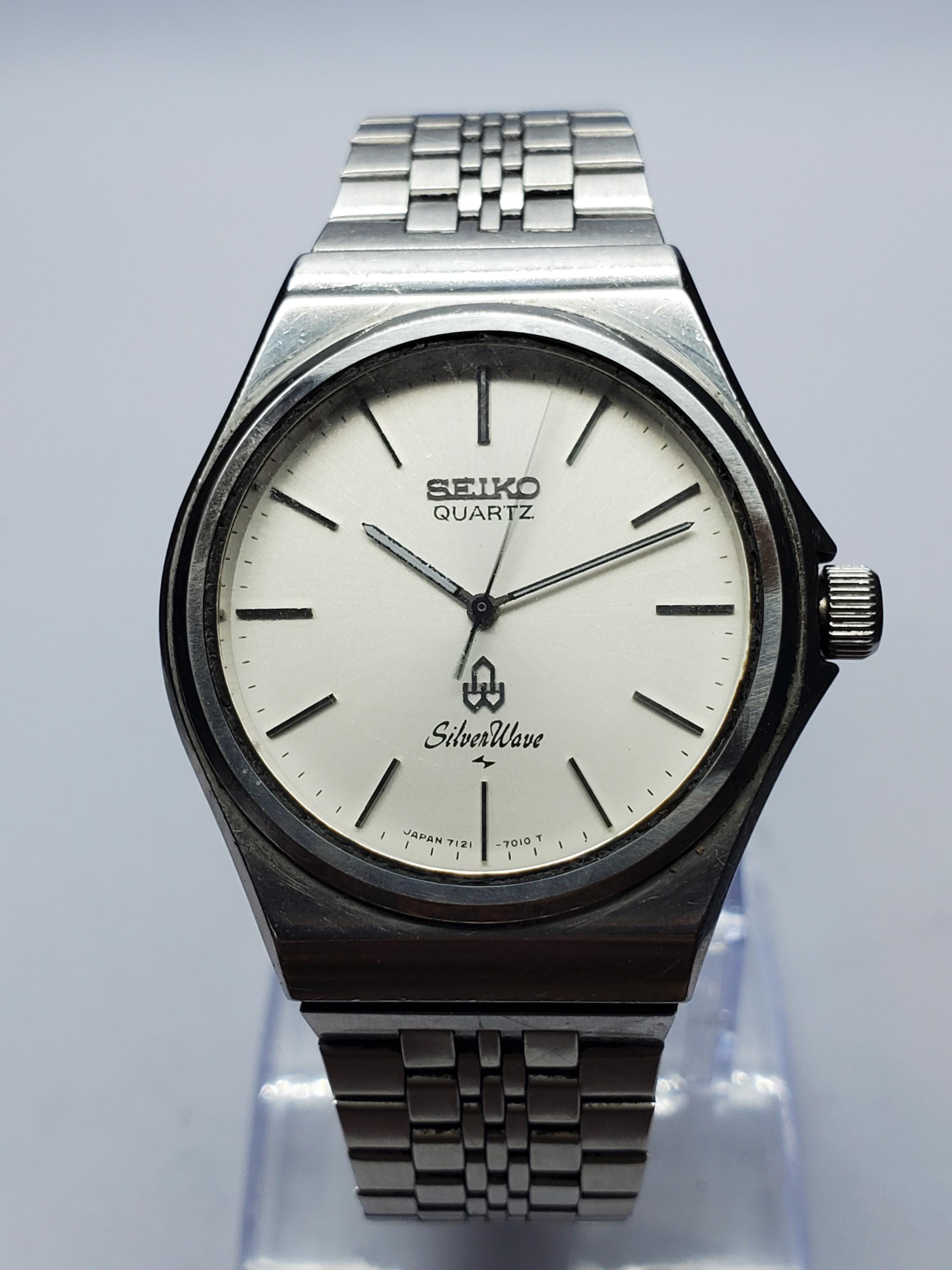 Vintage Seiko Silver Wave 7121-7010 Silver Sunburst Dress Watch