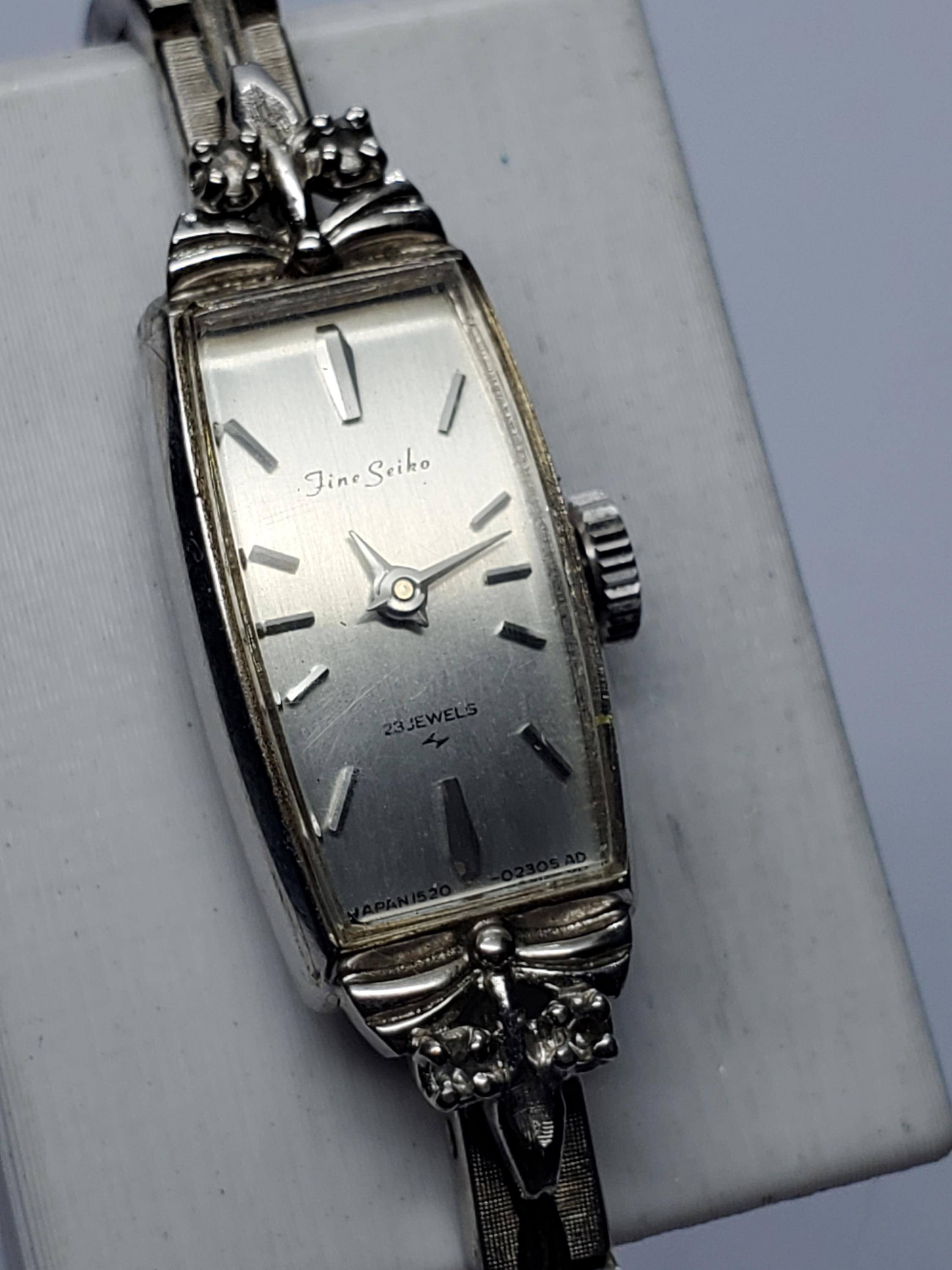 Vintage Fine Seiko 1520 Manual 23 Jewels Silver WGP Stones Watch