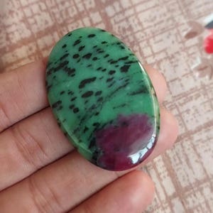 Cabujón de rubí fucsita liso ovalado de 49 x 33 x 5 mm - Para la fabricación de joyas, pendientes colgantes, piedras de nacimiento, anillos de promesa, bodas