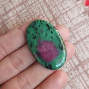 Robijn fuchsiet cabochon gladde ovale edelsteen 44 x 27 x 5 mm voor het maken van sieraden pandentoorbel geboortesteen belofte ring bruiloften