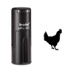 Peut inclure: Tampon encreur automatique noir avec le texte "trodat printy 4612" et une silhouette de poulet.