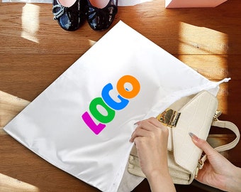 Bolsas de satén con cordón y logotipo personalizado: embalaje para joyas y regalos de boda