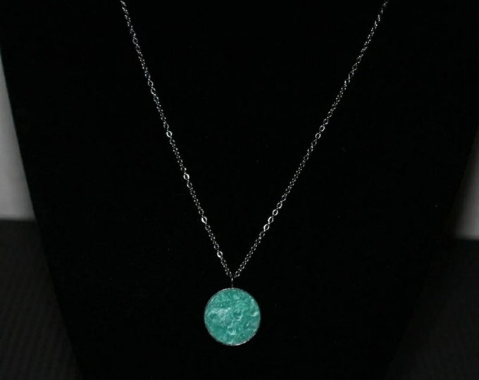 Turquoise, green, blue, pendant, necklace, chain, marble, glow in the dark