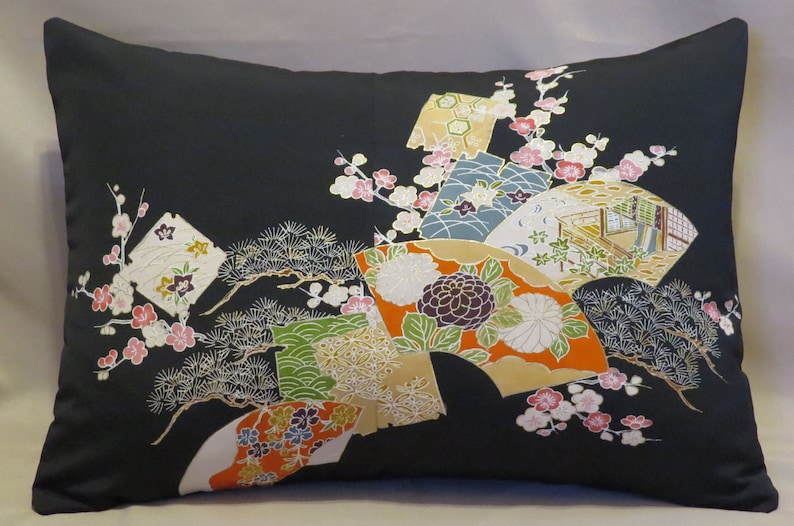 Black Fans /& Cherry Blossoms Japanese Kimono Fabric Pillow Cover 14 x 20