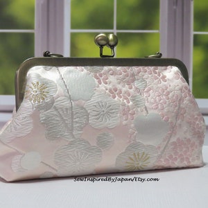 Cartera de mano nupcial de seda japonesa Obi en tonos rosa melocotón, ciruela y flores de cerezo