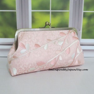 Cartera de mano japonesa de seda obi rosa con capullos de flores de cerezo bordados