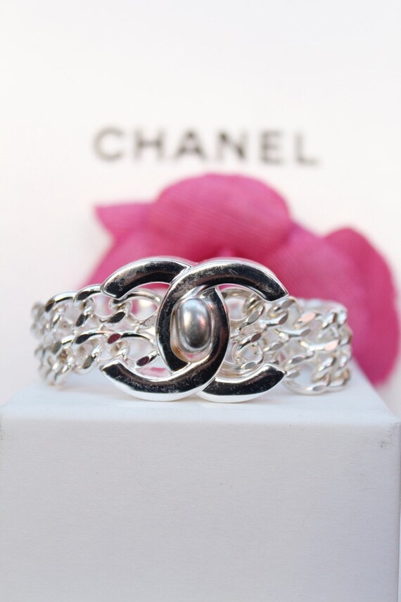 CHANEL Vintage CC turnlock bracelet