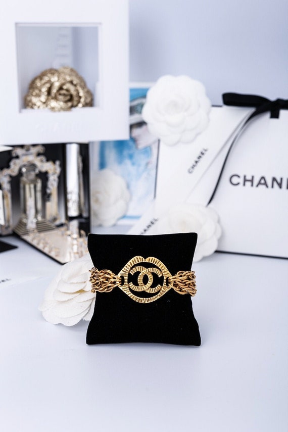 CHANEL Vintage CC bracelet logo