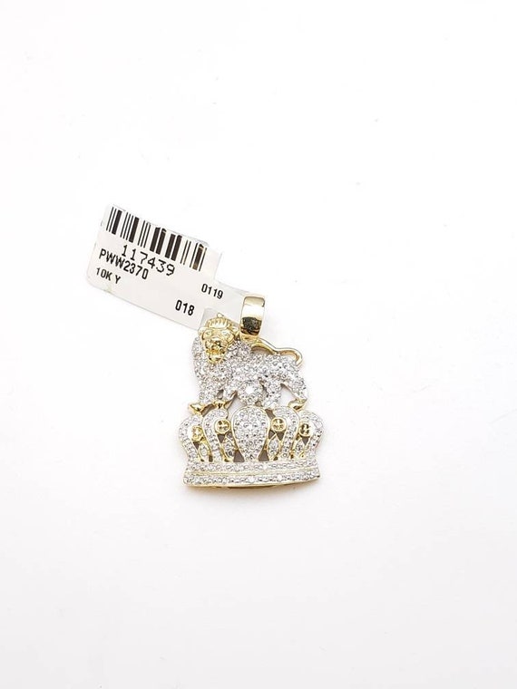 10k gold lion on crown pendant