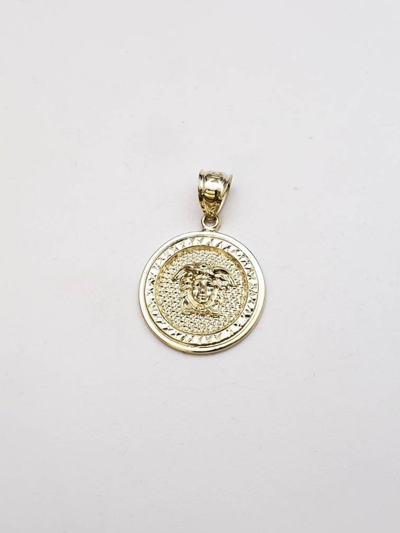 10k medusa pendant