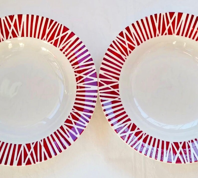 2 Assiettes en Faïence Rouge