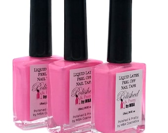 Può includere: Tre flaconi di nastro per unghie rosa in lattice liquido staccabile. Ogni flacone ha un tappo nero e un'etichetta con il testo "Liquid Latex Peel Off Nail Tape" e il marchio "Polished & Pretty by MBA Cosmetics". I flaconi sono da 18 ml.
