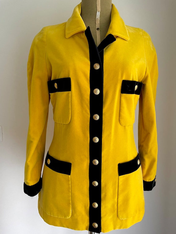 Chanel velvet yellow blazer 1991 - image 4