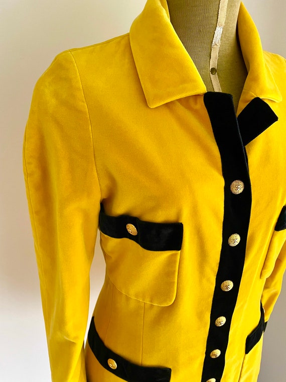 Chanel velvet yellow blazer 1991 - image 5