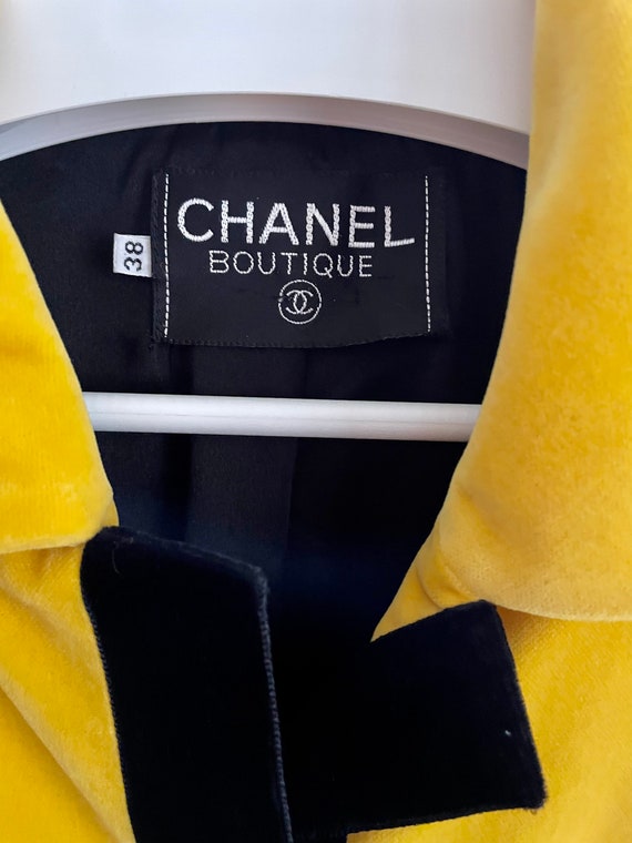 Chanel velvet yellow blazer 1991 - image 3