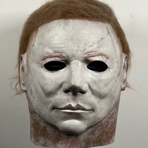 Trick Or Treat Studios Halloween Rob Zombie Michael Myers Cracked Mask |  Máscaras de película de terror, Blanco