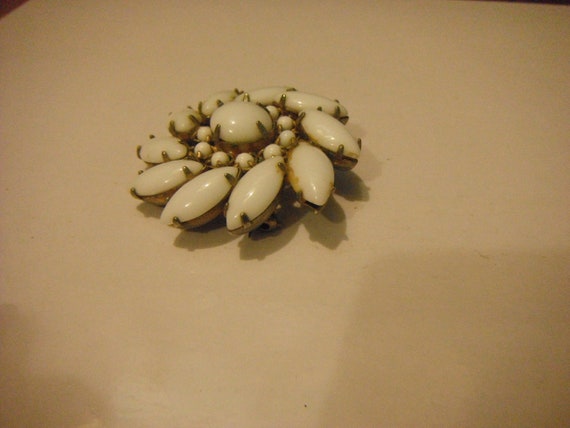 Vintage Marquee Milk Glass Pinwheel Brooch - image 3