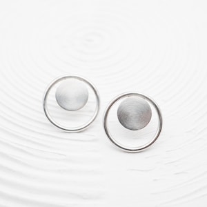 geometric round silver stud earrings - minimalist circle earrings - 925 silver - handmade earrings