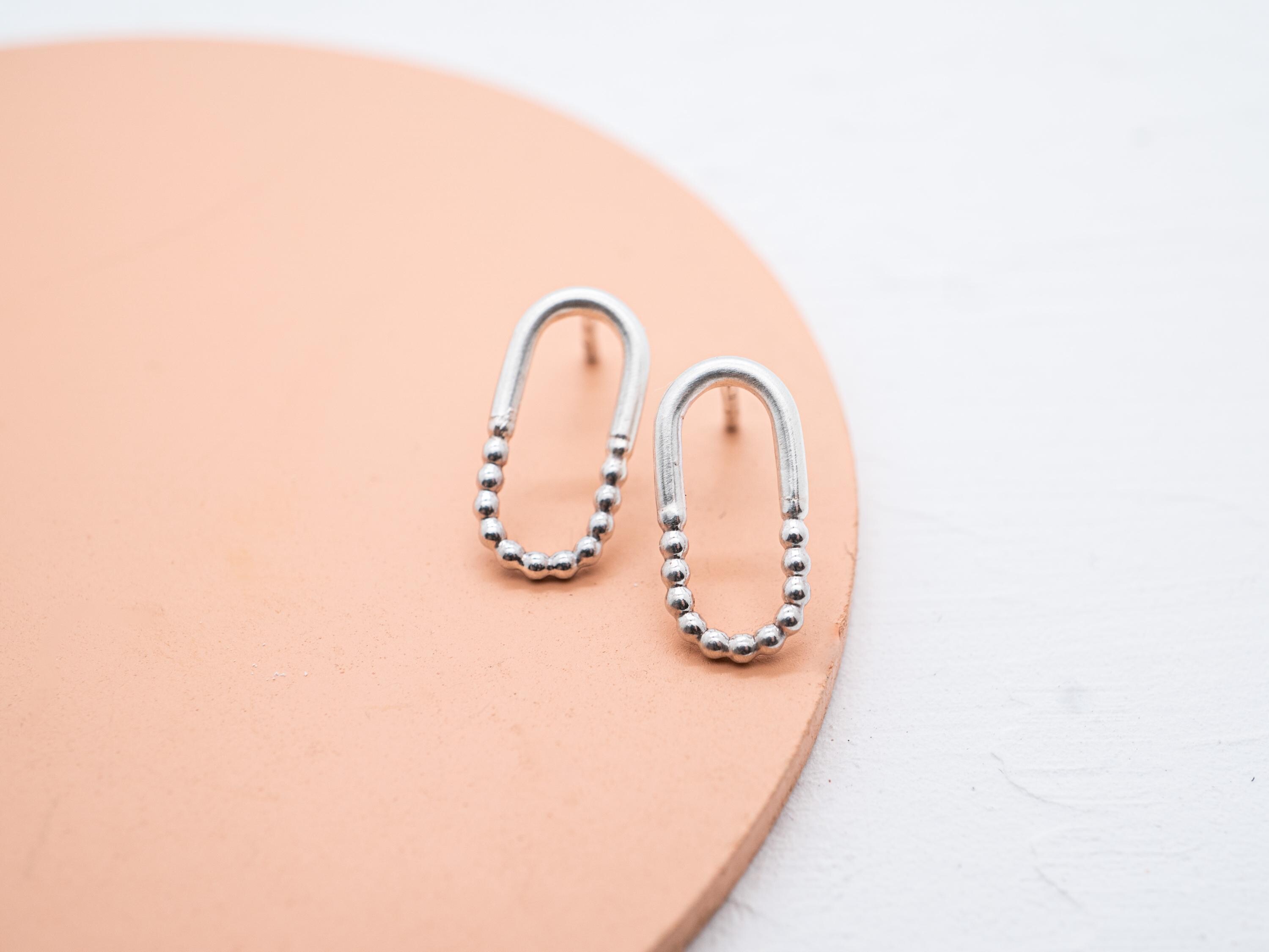 Orecchini A Borchie Argento 925 Forma Ovale Con Madreperla Naturale - Eleganti