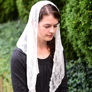 Stretch Lace Triangle Shape Veil - Headcovering - Headscarf - Chapel Veil - Mantilla - Silver Stitching Co
