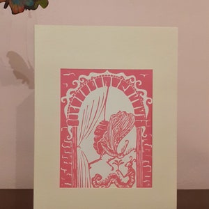 Carte de Valentin de papillon de nuit de conte de fées fabriqué à la main. Coupe Lino originale avec a5 ivoire martelé carte blanche et enveloppe. Excentrique et magique.