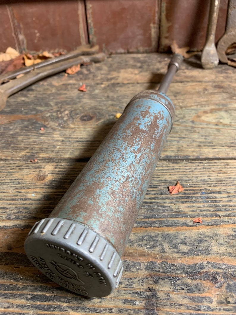 Vintage 1950s ? / TECALEMIT GREASE GUN / Vintage Car Tools Diy Grease Dispenser Mechanical Repairs Car Repair Automobilia Oilers Vintage Car image 2