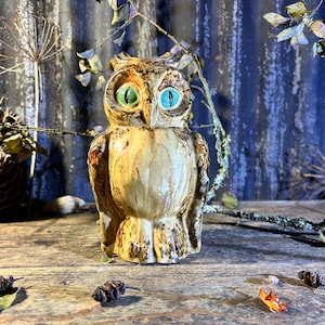 Amazing Original 1970s / REALISTIC POTTERY OWL / Hand Painted Money Box Coin Bank Vintage Piggy Bank Vintage Shop Decor Vintage Styling
