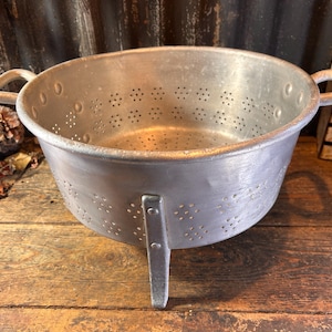 Huge Alluminium English 1950s / KITCHEN STRAINER COLANDER / Catering Size Kitchen Utensil Vintage Farmhouse kitchen Decor Gift For Chefs