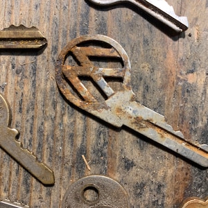 Vintage Bundle 50+ / AUTO KEYS / Old Car Keys Rusty Keys Automobile Keys Vintage Keys Classic Car Gifts Ignition Keys Vintage Decal