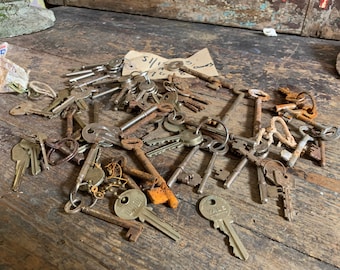 Vintage Antique 70+ / METAL KEYS / Antique Keys Old Keys Jewellery Making Wedding Favours Key Display Rusty Keys